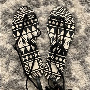 Dolce Vita Aztec Lace Up Sandal Size 7 Black
